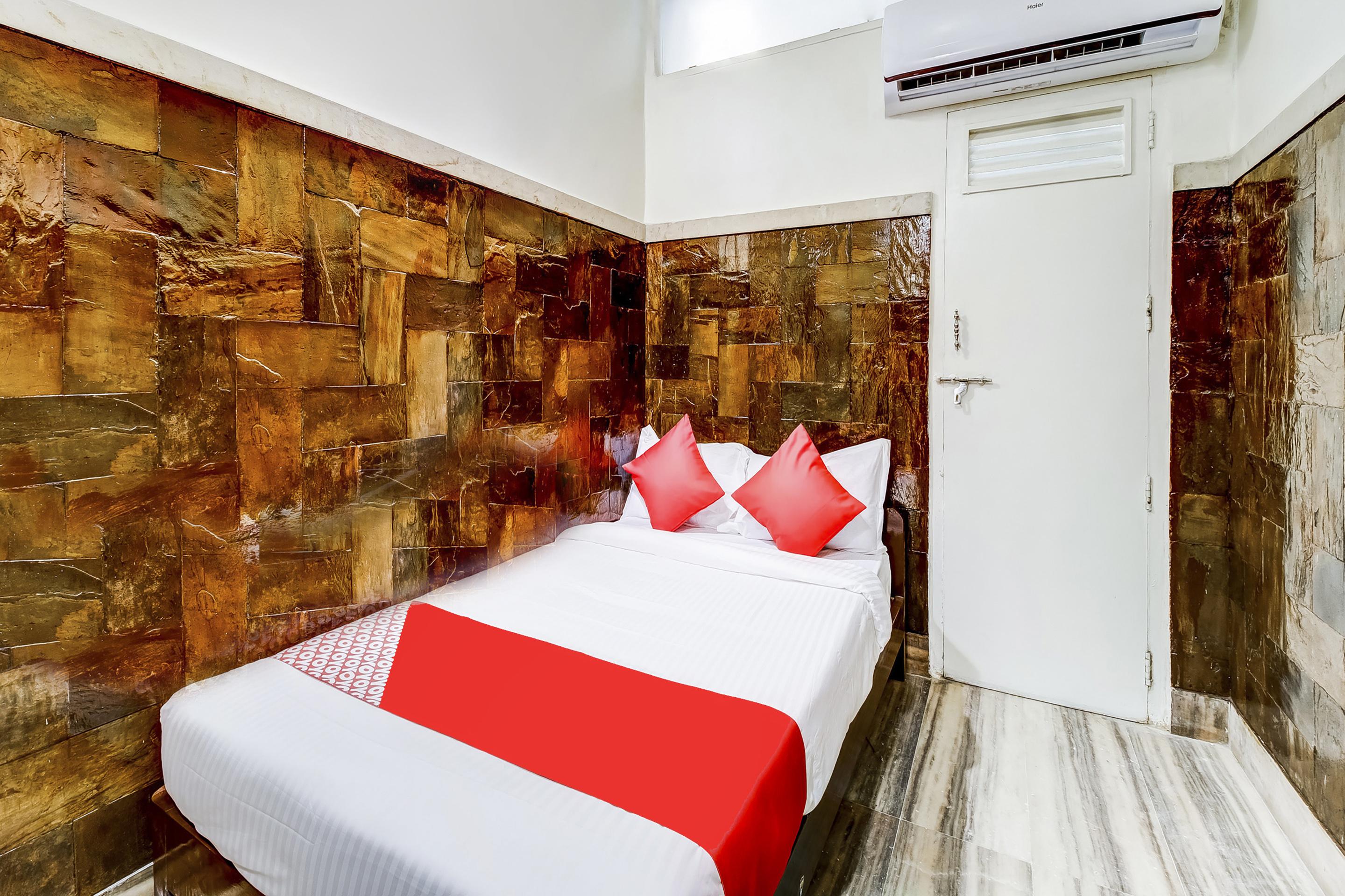 Super Oyo Hotel Dreamland Mumbai Exterior photo