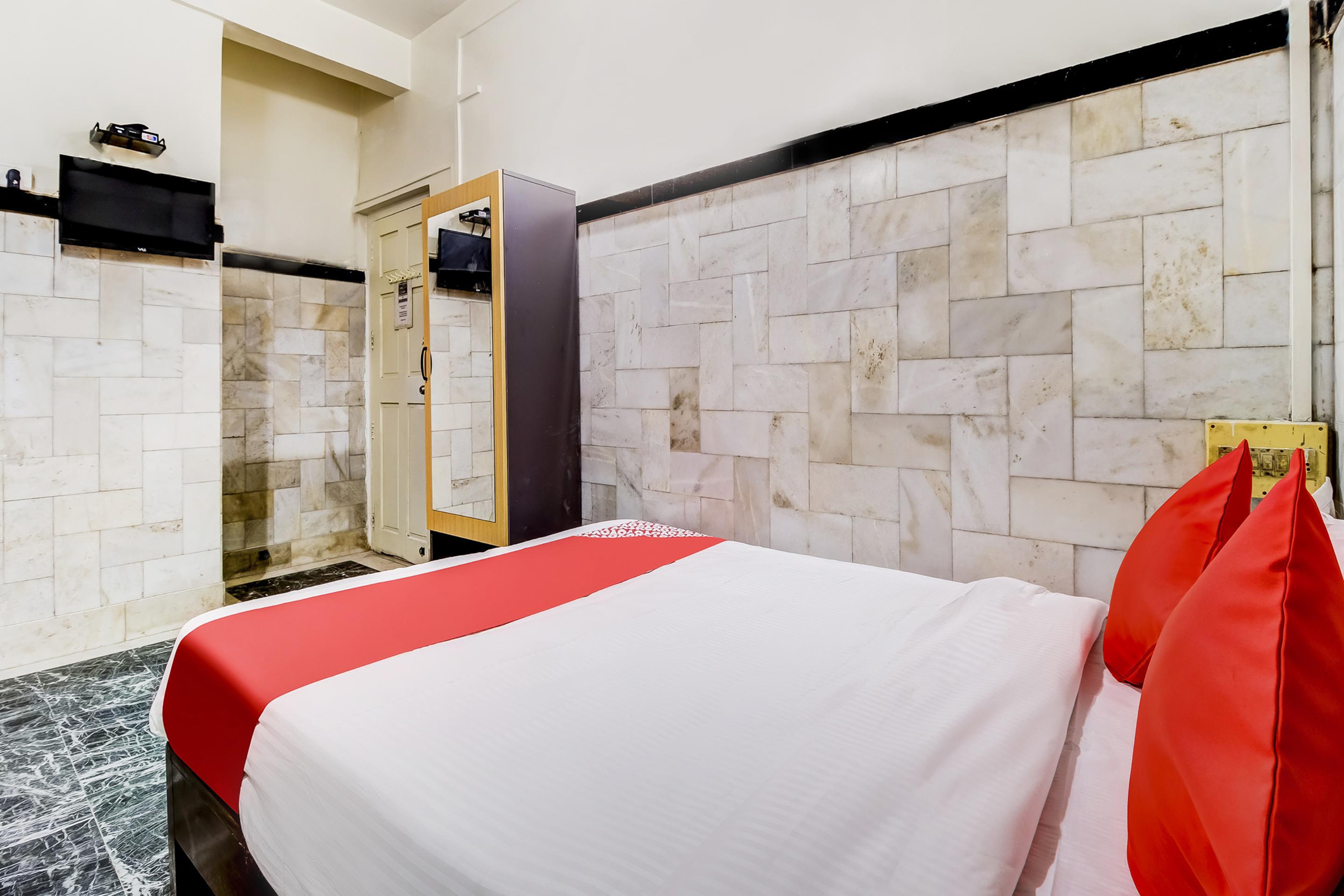 Super Oyo Hotel Dreamland Mumbai Exterior photo