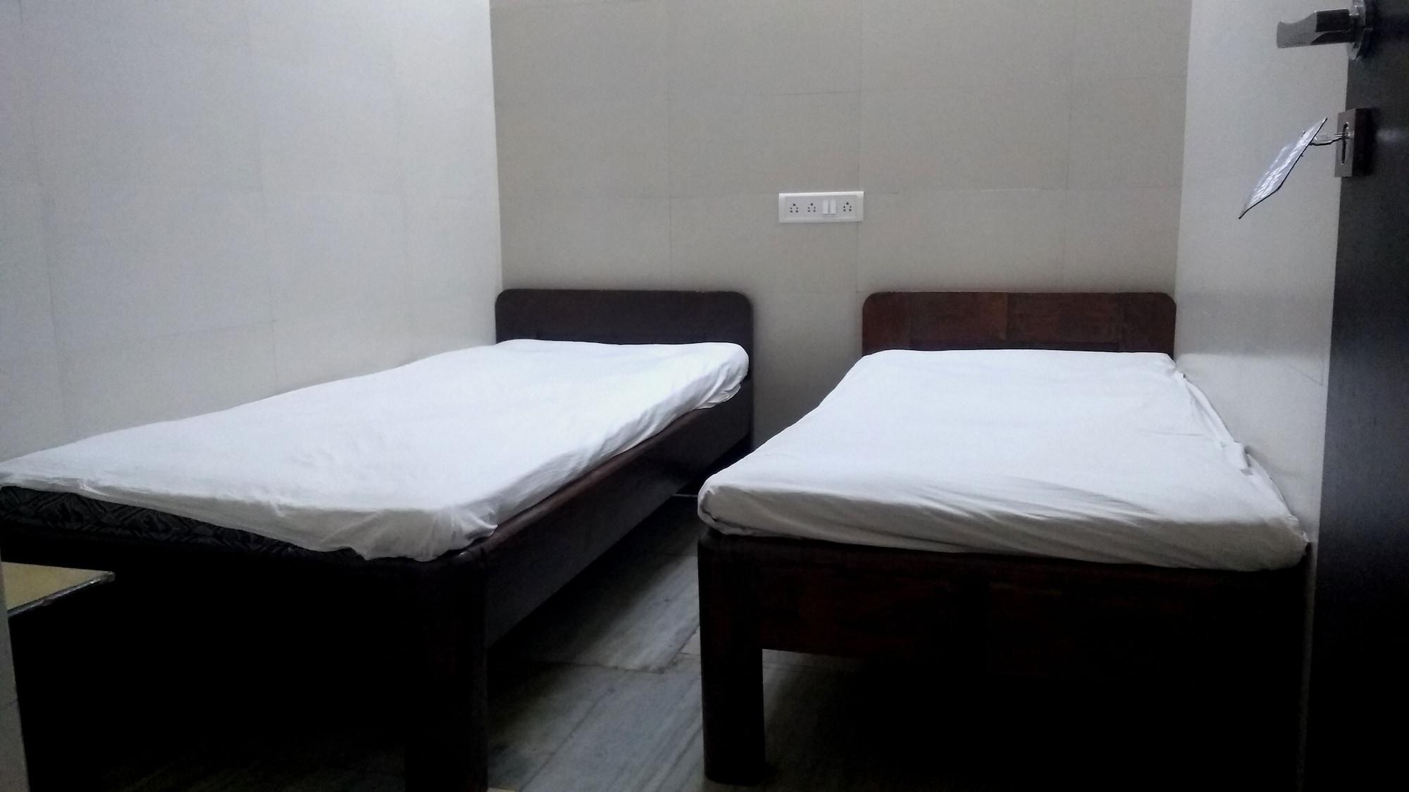 Super Oyo Hotel Dreamland Mumbai Exterior photo