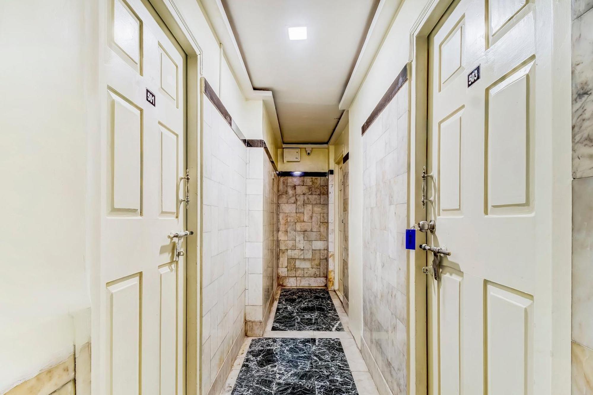Super Oyo Hotel Dreamland Mumbai Exterior photo