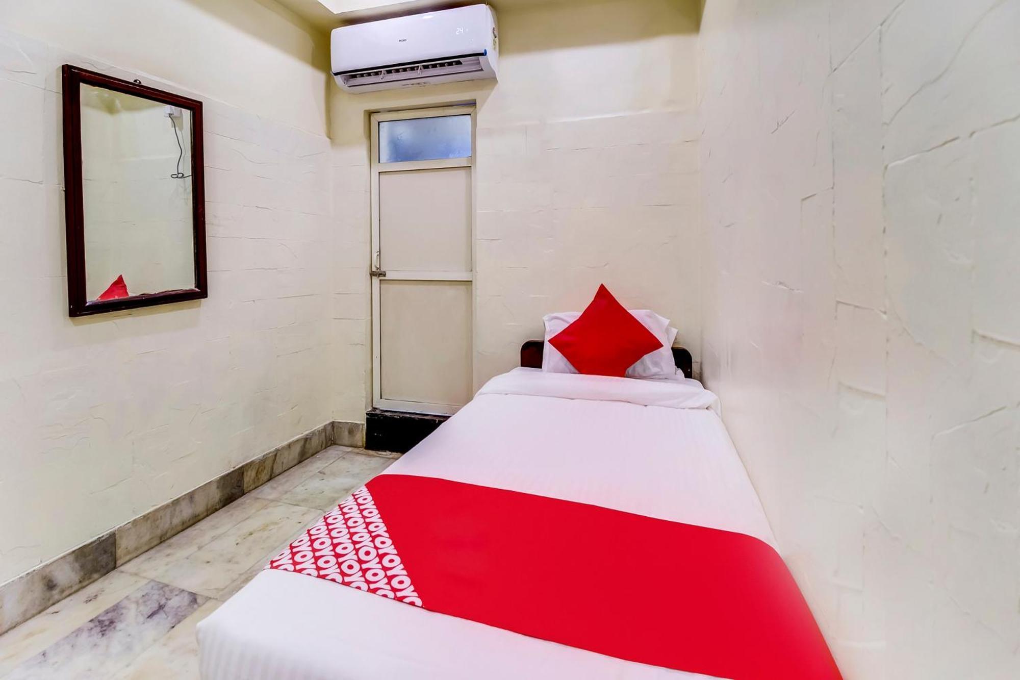 Super Oyo Hotel Dreamland Mumbai Exterior photo